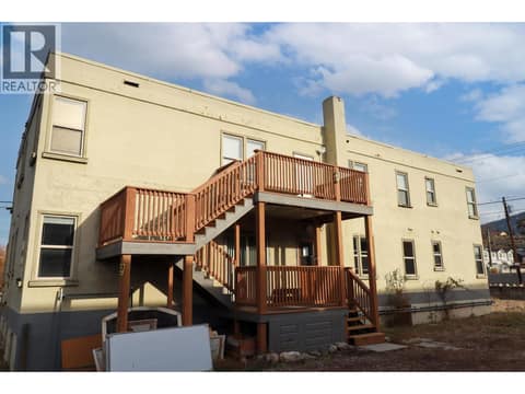 Photo 4 of 156 Nanaimo Avenue E, Main North, Penticton