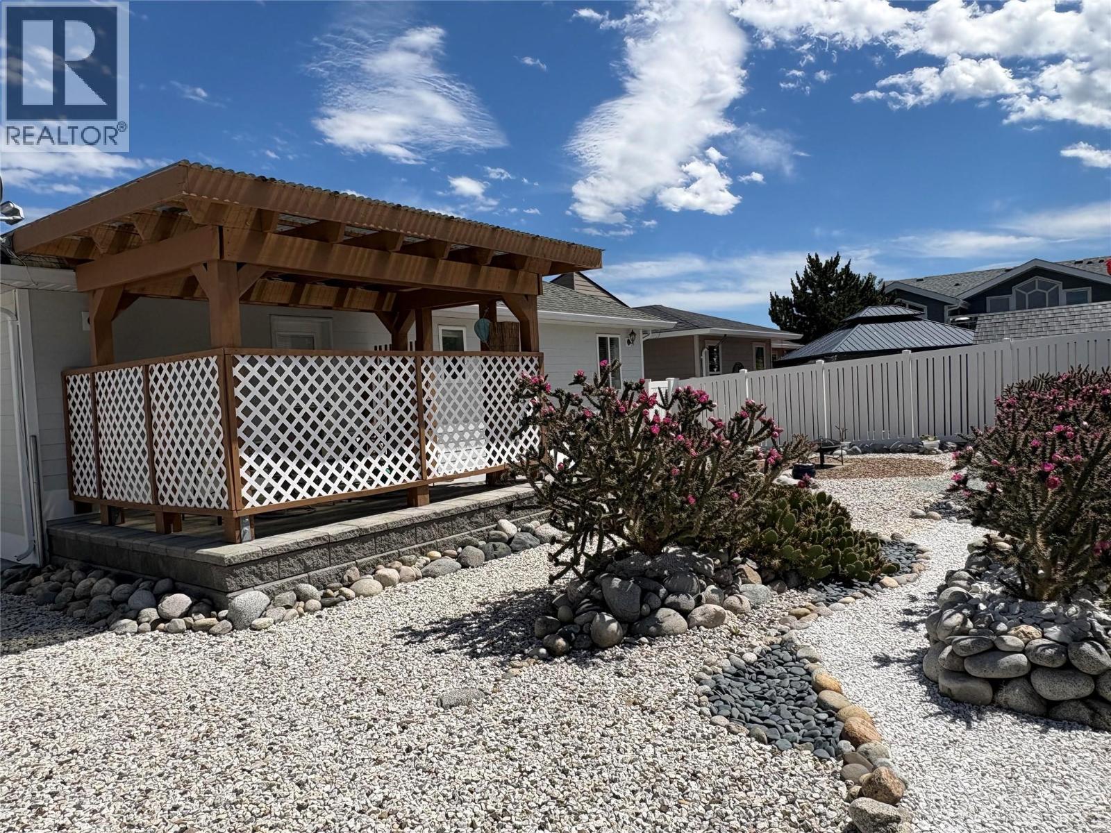 Pergola at 6940 Cabernet Place, Oliver