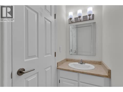 Main floor bathroom at 1675 Thayer Court Unit# 3, Glenmore, Kelowna