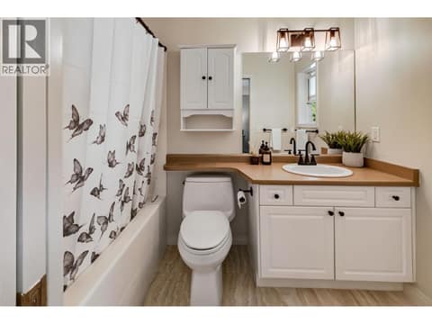 Full primary ensuite at 1380 Loseth Drive, Black Mountain, Kelowna