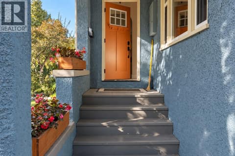 Friends and Family are always welcome! at 2071 Abbott Street, Kelowna South