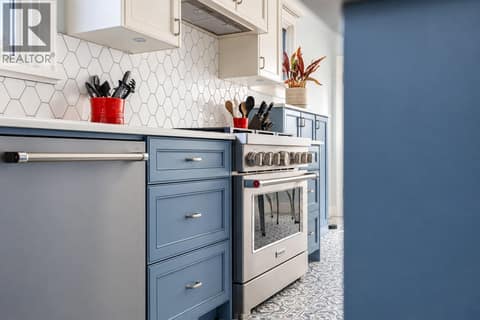 Modern 6 Burner Gas Stove. at 2071 Abbott Street, Kelowna South