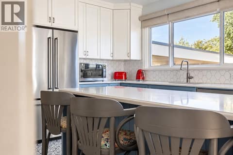 Quartz counters through out the kitchen including this nice sitting area. at 2071 Abbott Street, Kelowna South