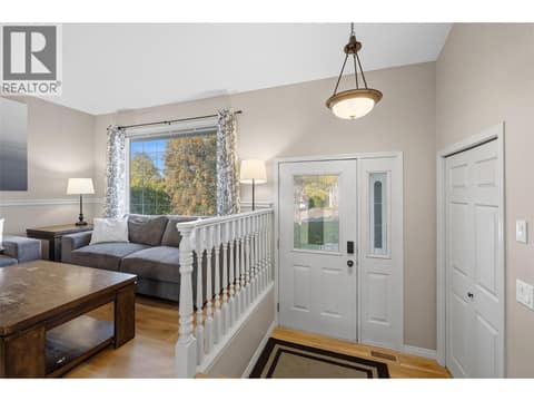 Photo 8 of 2109 Sunview Drive, West Kelowna Estates