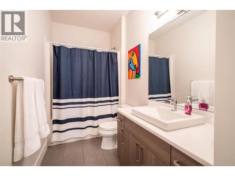 Full bathroom upper level at 881 Mt.Ida Drive, Middleton Mountain Vernon