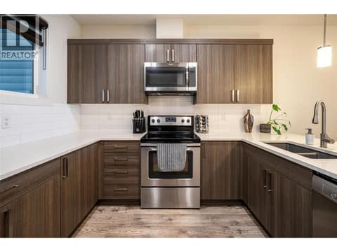 Main kitchen w/ quartz counter tops & high ceilings at 881 Mt.Ida Drive, Middleton Mountain Vernon