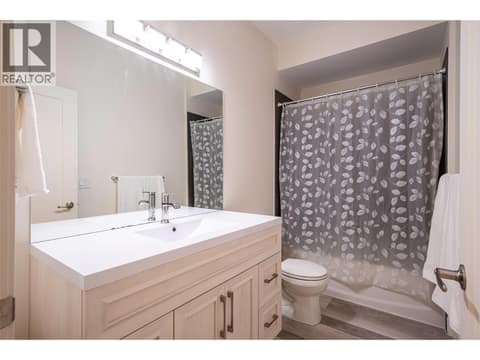 Suite full bathroom at 881 Mt.Ida Drive, Middleton Mountain Vernon