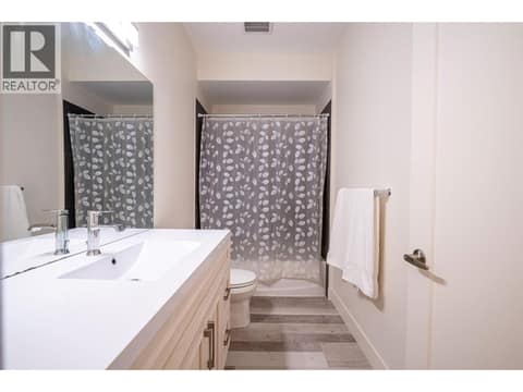Suite full bathroom at 881 Mt.Ida Drive, Middleton Mountain Vernon