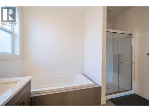 Tub & shower at 881 Mt.Ida Drive, Middleton Mountain Vernon