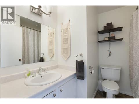 Full Bathroom at 1985 Burtch Road Unit# 24, Springfield/Spall, Kelowna