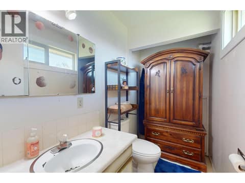 Ensuite with laundry hookup. at 620 Ziprick Road, Rutland South, Kelowna