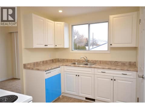 Photo 10 of 4501B 15 Avenue, South Vernon