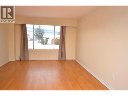 Photo 2 of 4501B 15 Avenue, South Vernon