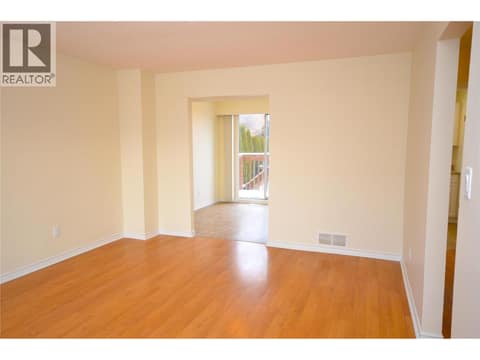 Photo 3 of 4501B 15 Avenue, South Vernon