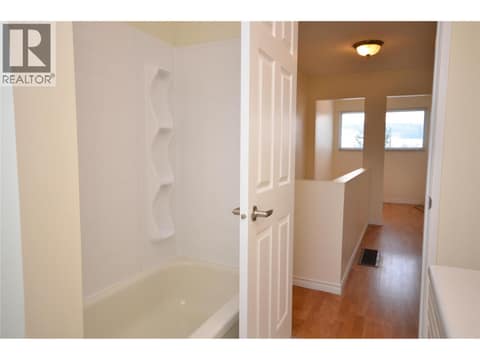Photo 33 of 4501B 15 Avenue, South Vernon