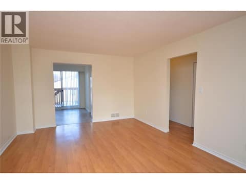 Photo 4 of 4501B 15 Avenue, South Vernon