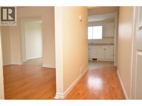 Photo 5 of 4501B 15 Avenue, South Vernon
