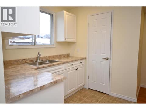 Photo 9 of 4501B 15 Avenue, South Vernon