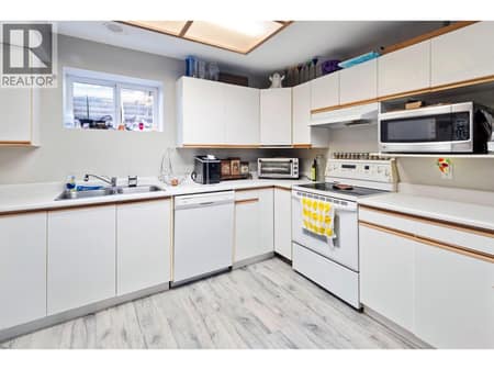 Suite kitchen at 2466 Alexandria Way, Shannon Lake, West Kelowna