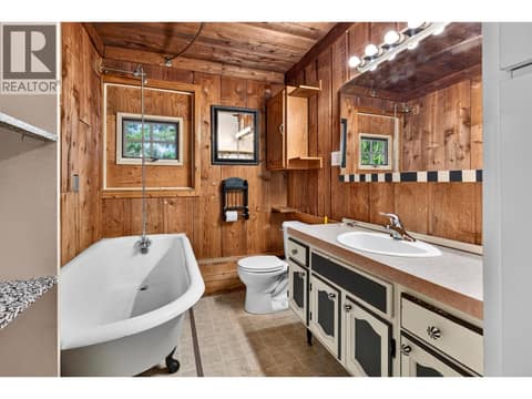 Bathroom in suite at 3025 Patterson Street, Armstrong/ Spall.