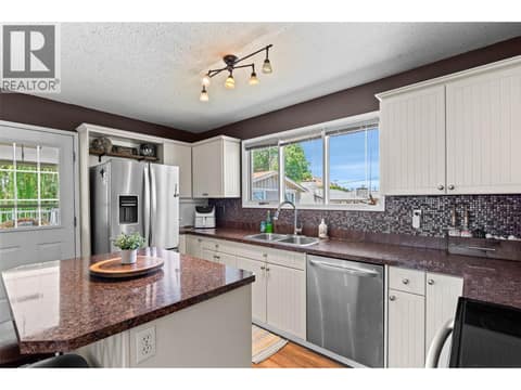 Photo 12 of 1683 SHERIDAN Drive, Westmount, Kamloops