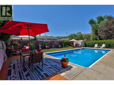 Photo 3 of 1683 SHERIDAN Drive, Westmount, Kamloops