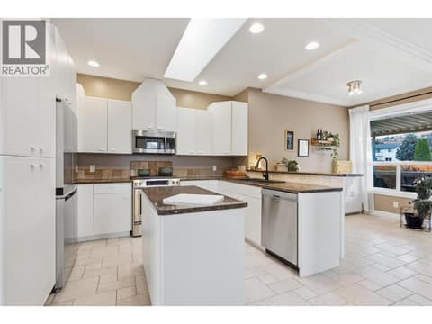 Photo 4 of 2025 Panorama Court, Sahali, Kamloops
