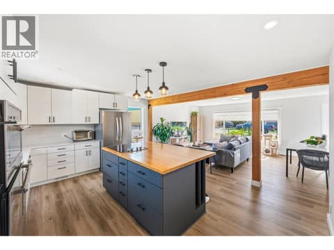 Photo 11 of 35 Granby Avenue, Main North, Penticton