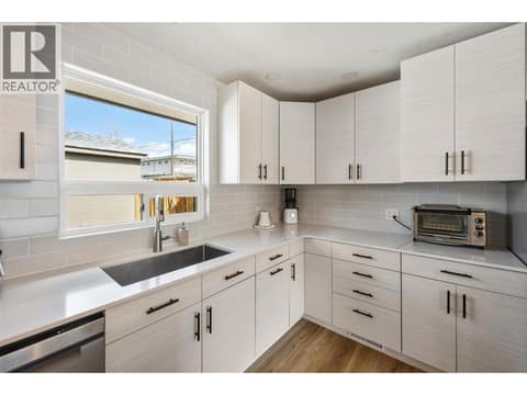 Photo 12 of 35 Granby Avenue, Main North, Penticton