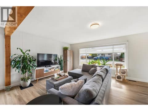 Photo 5 of 35 Granby Avenue, Main North, Penticton
