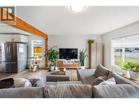 Photo 9 of 35 Granby Avenue, Main North, Penticton