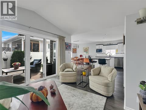 Family room at 6526 TUCELNUIT Drive Unit# 40, Oliver