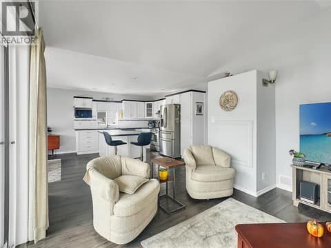 Family room at 6526 TUCELNUIT Drive Unit# 40, Oliver
