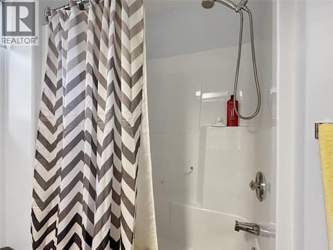 Main Bathroom at 6526 TUCELNUIT Drive Unit# 40, Oliver