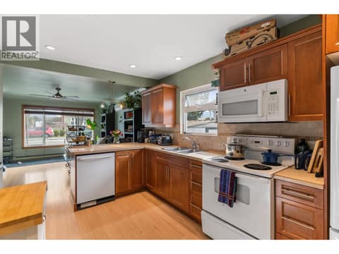 Photo 9 of 2284 Aberdeen Street, Kelowna South