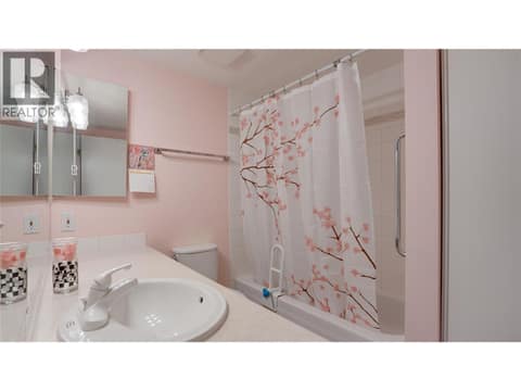 Main bath at 3705 30 Avenue Unit# 104, City of Vernon