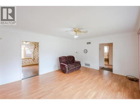 Photo 3 of 395 Edmonton Avenue, Main North, Penticton