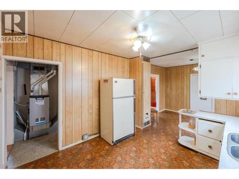 Photo 9 of 395 Edmonton Avenue, Main North, Penticton