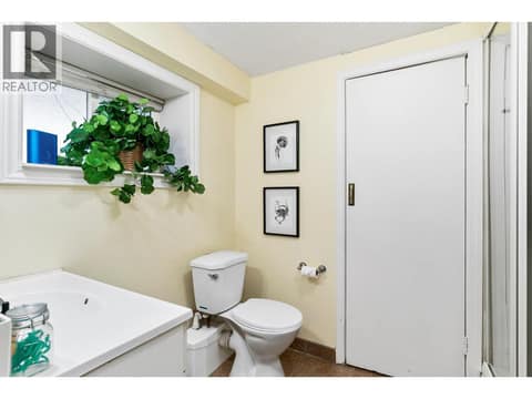 Photo 10 of 958 Stockwell Avenue, Kelowna North