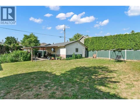 Photo 3 of 958 Stockwell Avenue, Kelowna North