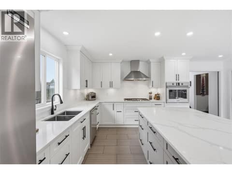 Photo 5 of 2298 Balfour Court, Aberdeen, Kamloops