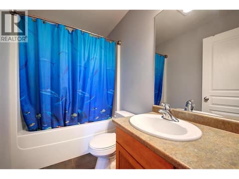 Upstairs 4 piece bathroom at 788 Rutland Road N Unit# 6, Rutland North, Kelowna