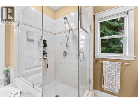 Ensuite shower at 5100 Haynes Road, North BX, Vernon