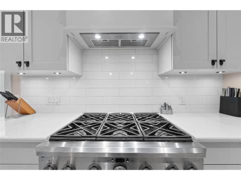 Gas Oven at 5100 Haynes Road, North BX, Vernon