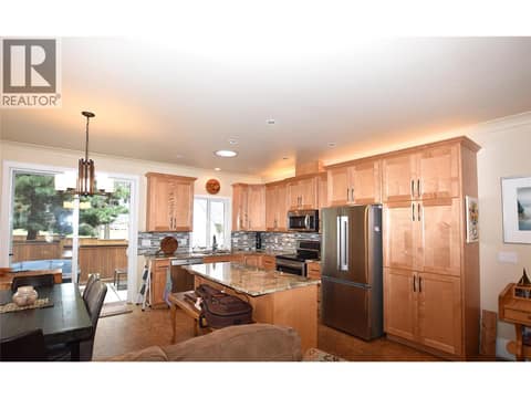 Photo 10 of 430 Hummingbird Avenue, Okanagan North, Vernon