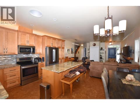 Photo 14 of 430 Hummingbird Avenue, Okanagan North, Vernon