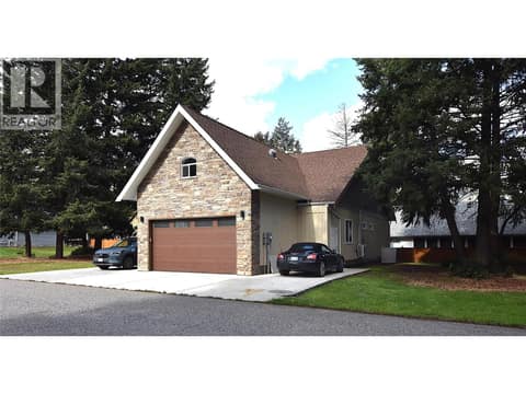 Attached double garage at 430 Hummingbird Avenue, Okanagan North, Vernon