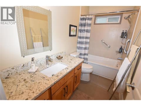 Main bath full 4 piece at 430 Hummingbird Avenue, Okanagan North, Vernon