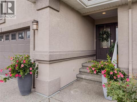 Photo 2 of 101 Coppertree Court, Sahali, Kamloops