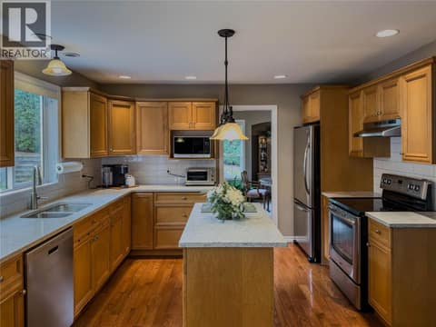 Photo 8 of 101 Coppertree Court, Sahali, Kamloops